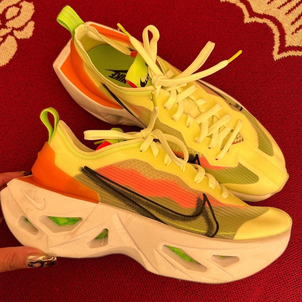 WOMENS NIKE ZOOM